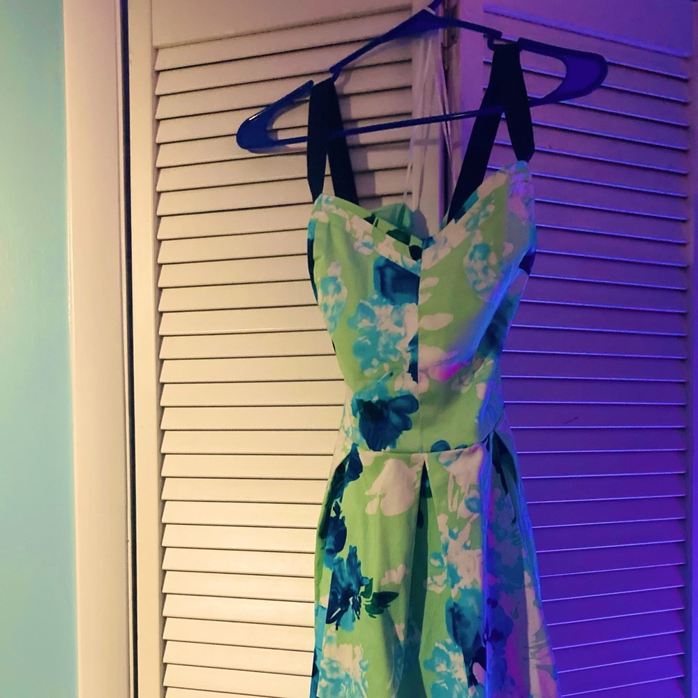 Cute spring Sunday brunch dress! EUC